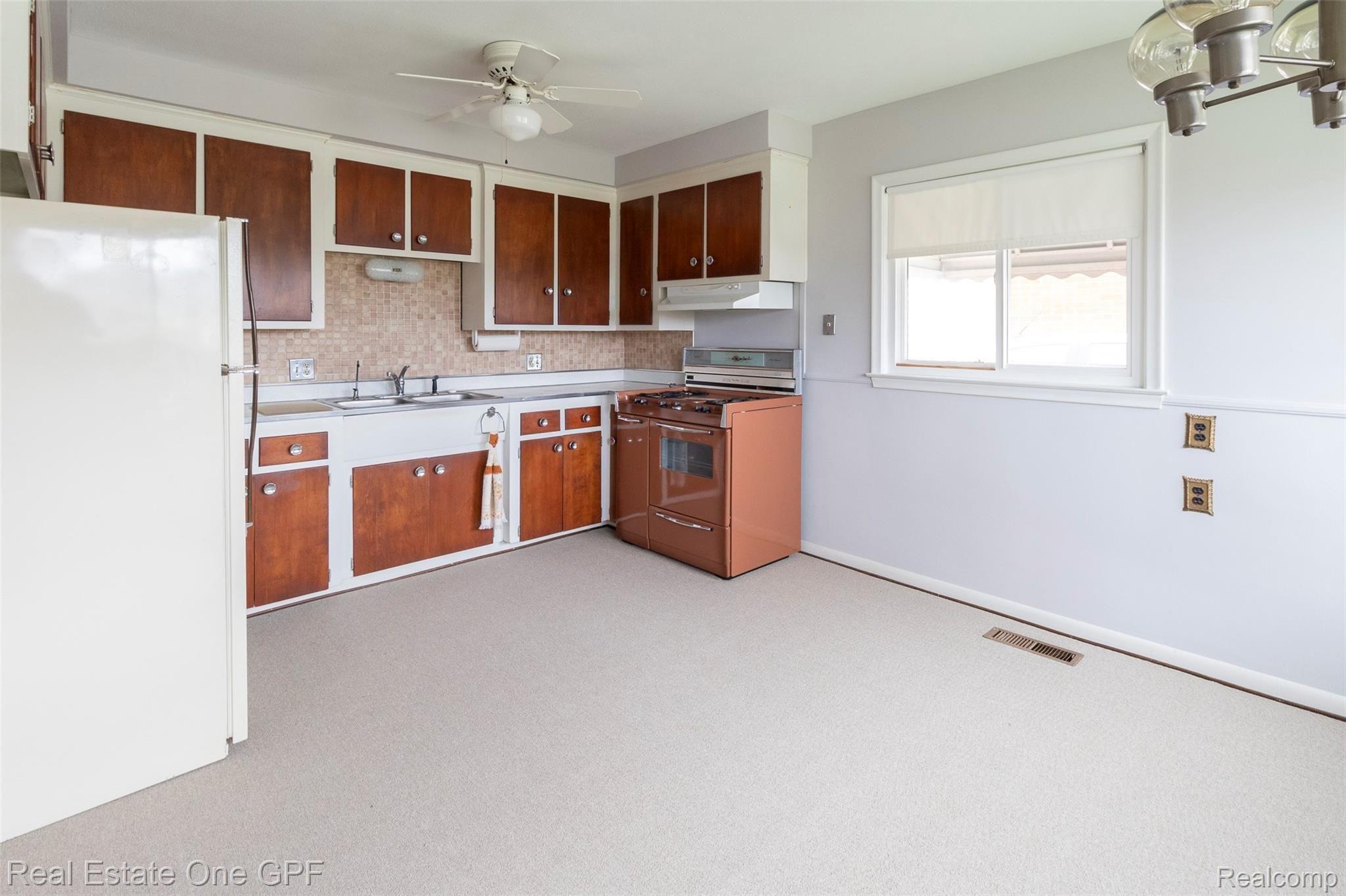 18210 Rainbow Road Fraser, MI 48026 - Photo 4 of 41 005- 18021 Rainbow Road - OnDemand Pix Photography.jpg