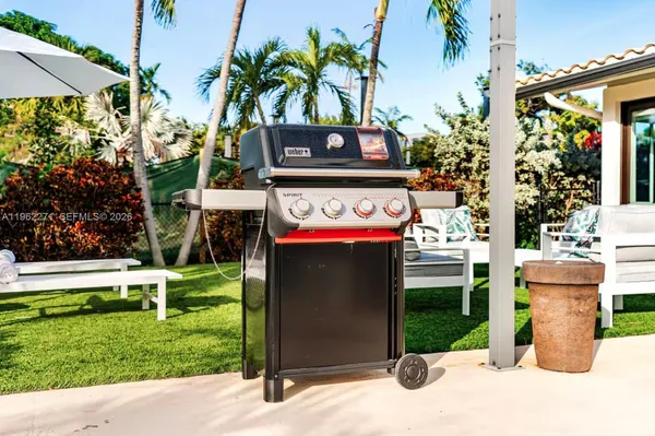 $15,000 | 636 Hibiscus Drive, Hallandale Beach, FL 33009