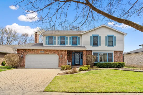 $779,900 | 225 Fairway Drive, Prospect Heights, IL 60070
