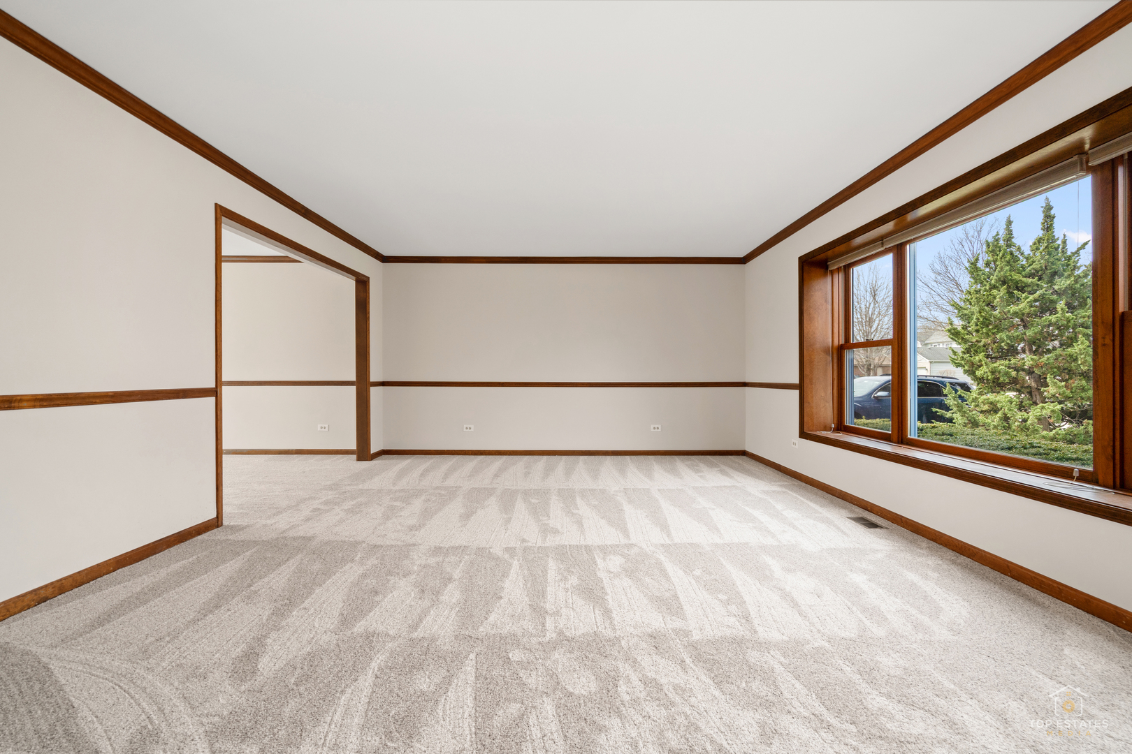 225 Fairway Drive Prospect Heights, IL 60070 - Photo 8 of 57 a view of an empty room with a window