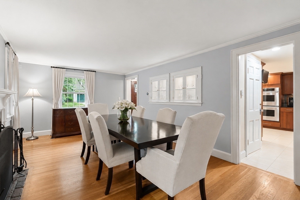 42 Sheridan Road Wellesley, MA 02481 - Photo 4 of 35 Gallery Image 4