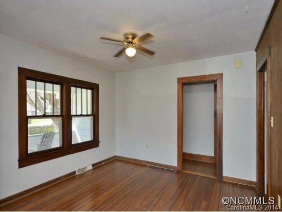 53 Short Sluder Branch Road Leicester, NC 28748 - Photo 3 of 24