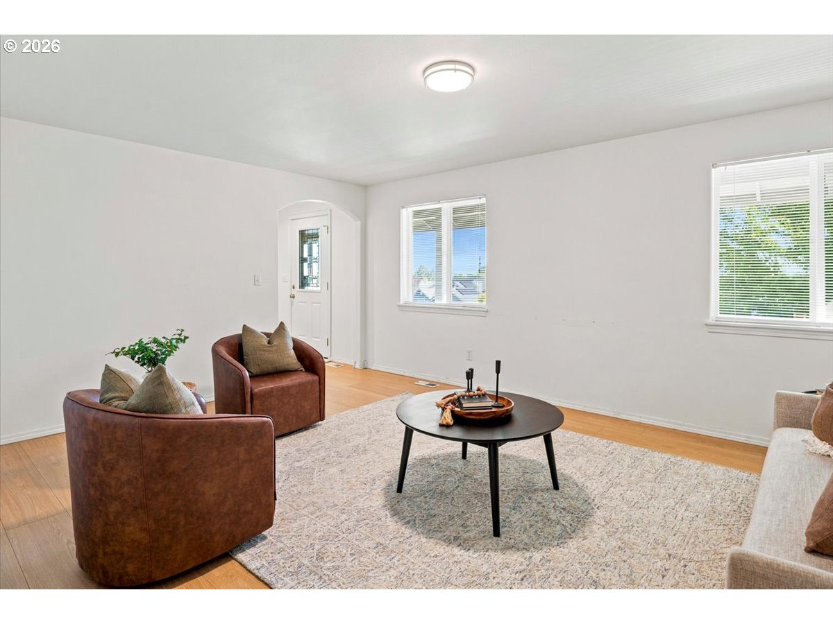 2439 Southwest 33rd Street Redmond, OR 97756 - Photo 5 of 40
