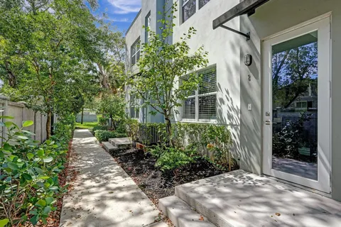 $429,000 | 480 Northeast 35th Court, Unit 2, Oakland Park, FL 33334