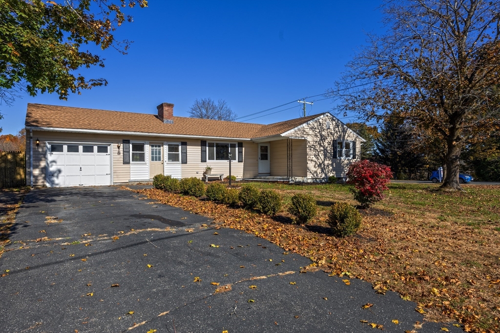 8 Ridgeview Drive Agawam, MA 01030 - Photo 2 of 37 Gallery Image 2