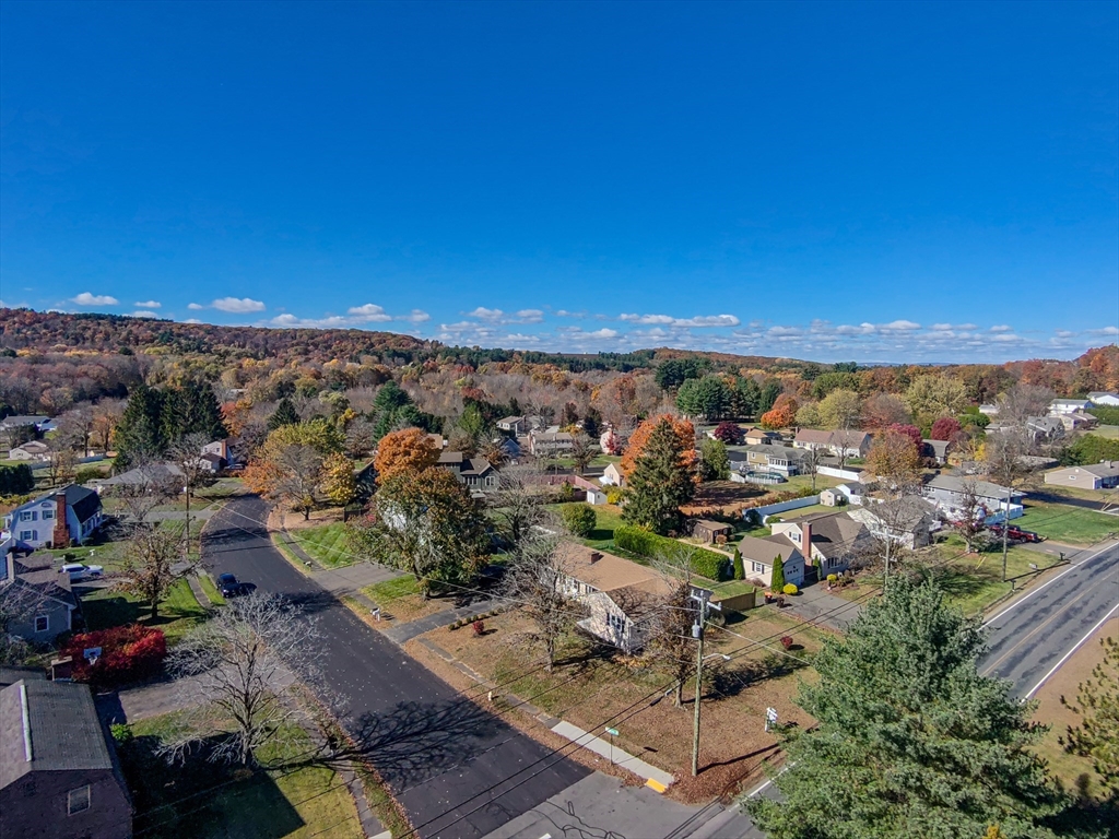 8 Ridgeview Drive Agawam, MA 01030 - Photo 3 of 37 Gallery Image 3