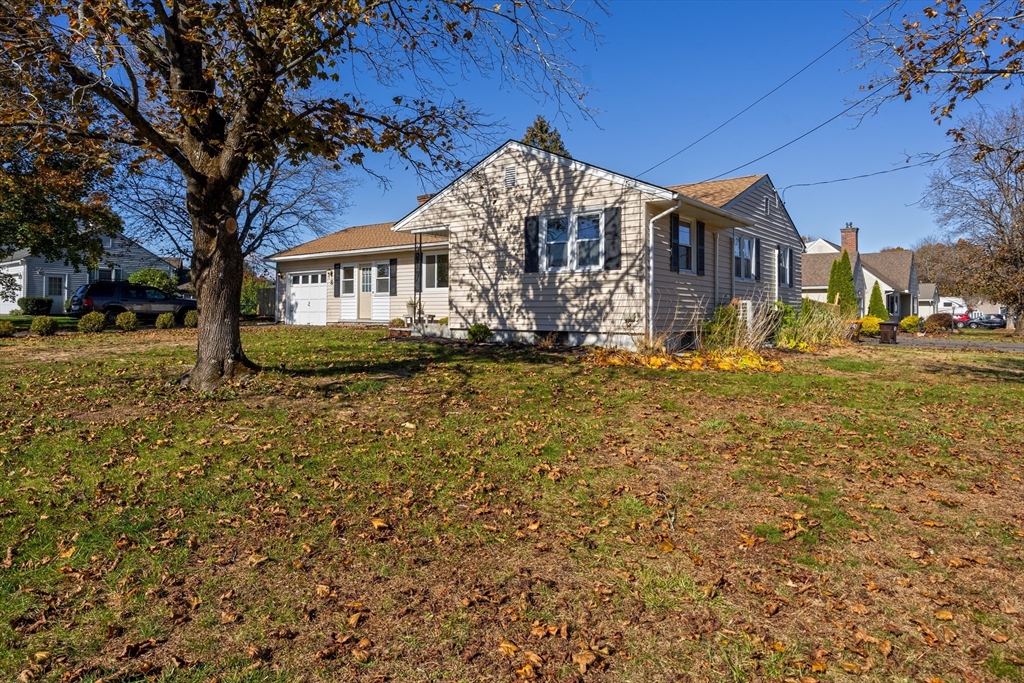 8 Ridgeview Drive Agawam, MA 01030 - Photo 5 of 37 Gallery Image 5