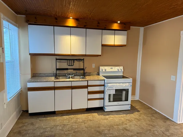 $1,700 | 10 Wilford Court, Pawcatuck, CT 06379