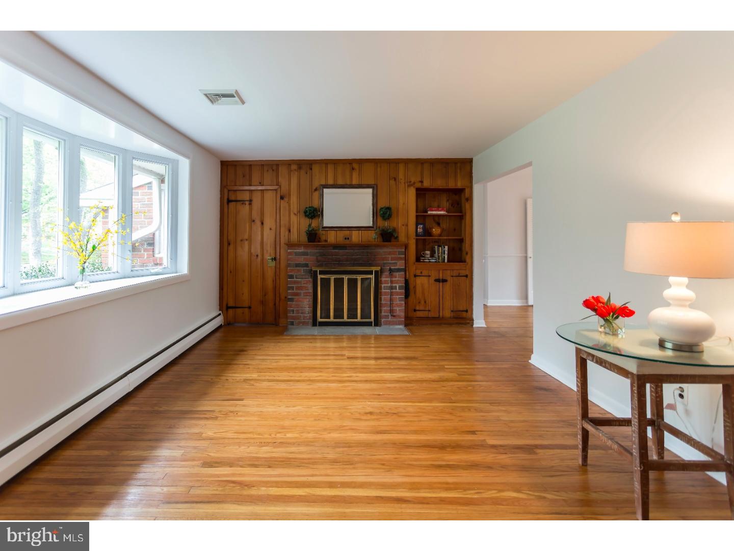 150 Dayleview Road Berwyn, PA 19312 - Photo 9 of 22 Living Room