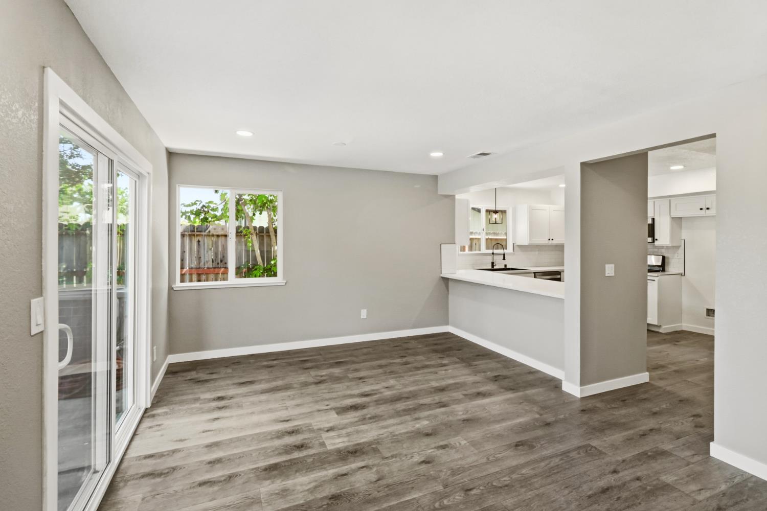 7521 Delta Pointe Way Sacramento, CA 95823 - Photo 14 of 48