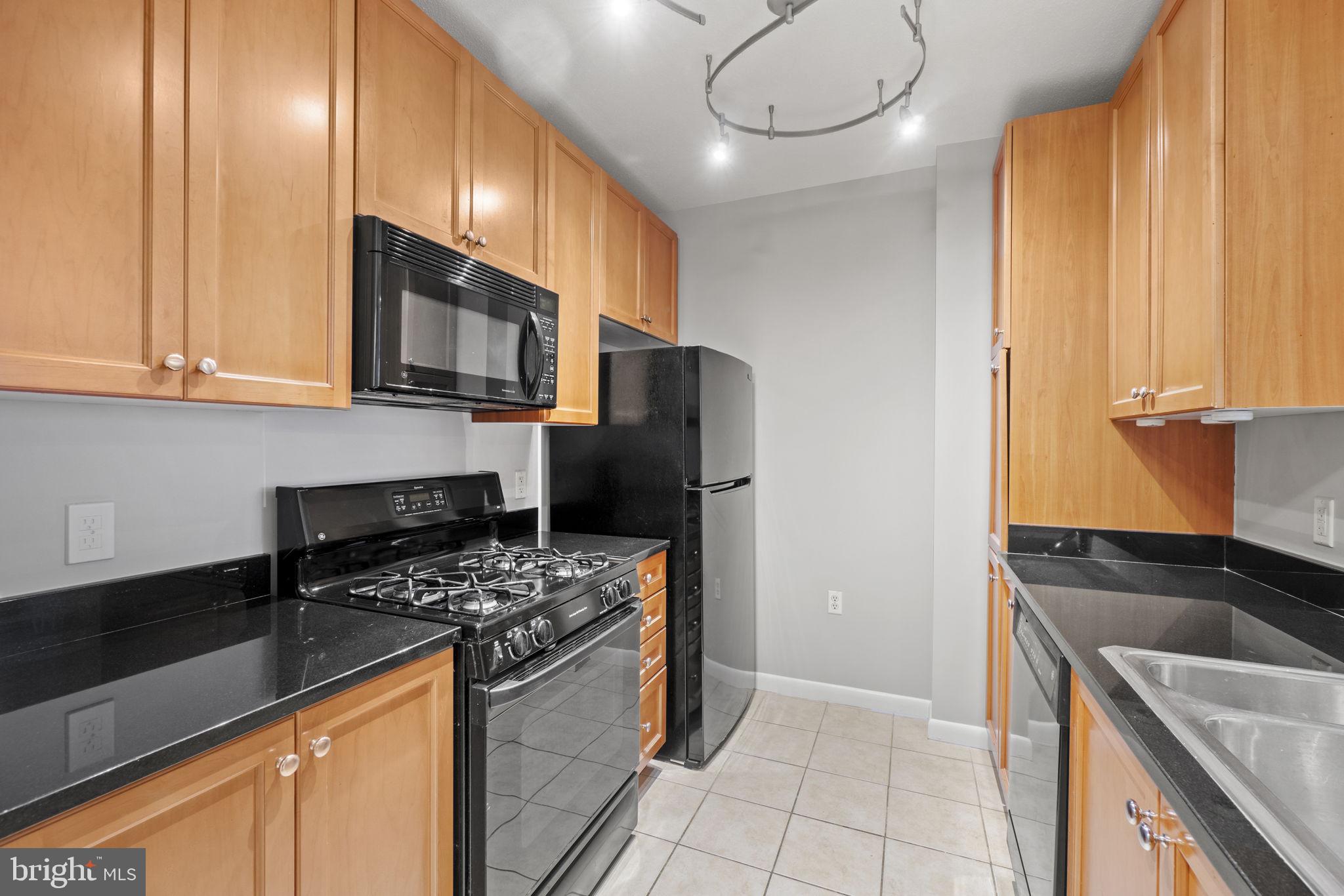 851 North Glebe Road, Unit 302 Arlington, VA 22203 - Photo 3 of 22