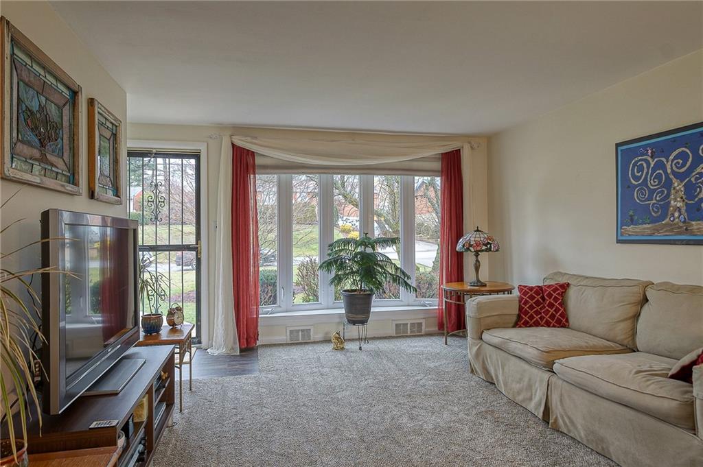 615 Quince Road Monroeville, PA 15146 - Photo 2 of 20 Gallery Image 2