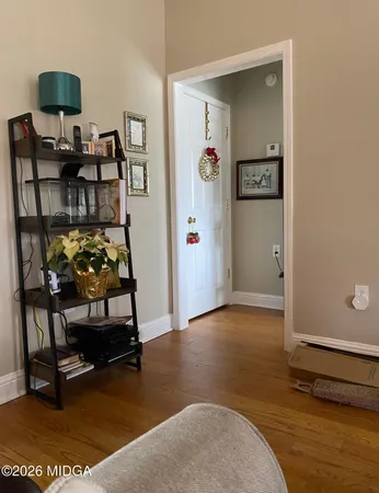 a view of entryway with livingroom