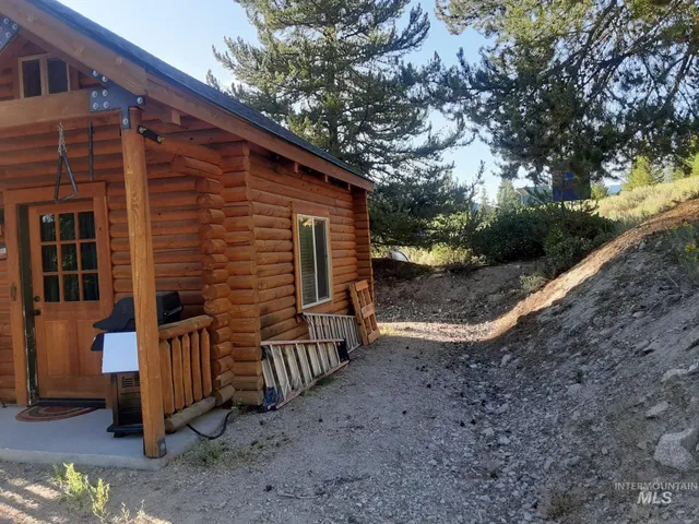 $299,000 | 2074 Fleck Smt Road, Fairfield, ID 83327