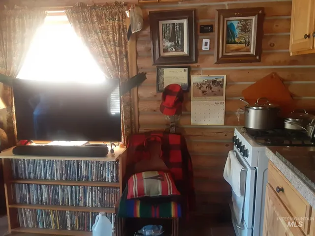 $299,000 | 2074 Fleck Smt Road, Fairfield, ID 83327