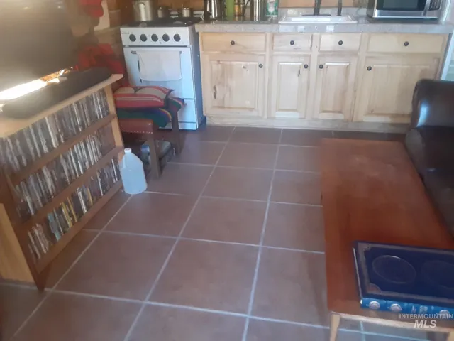 $299,000 | 2074 Fleck Smt Road, Fairfield, ID 83327