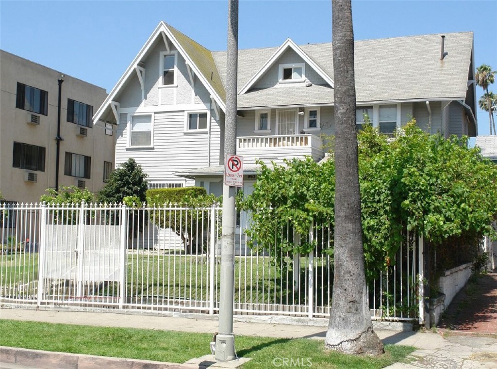 967 Arapahoe Street Los Angeles, CA 90006 - Photo 2 of 3 a front view of a house with a garden and plants