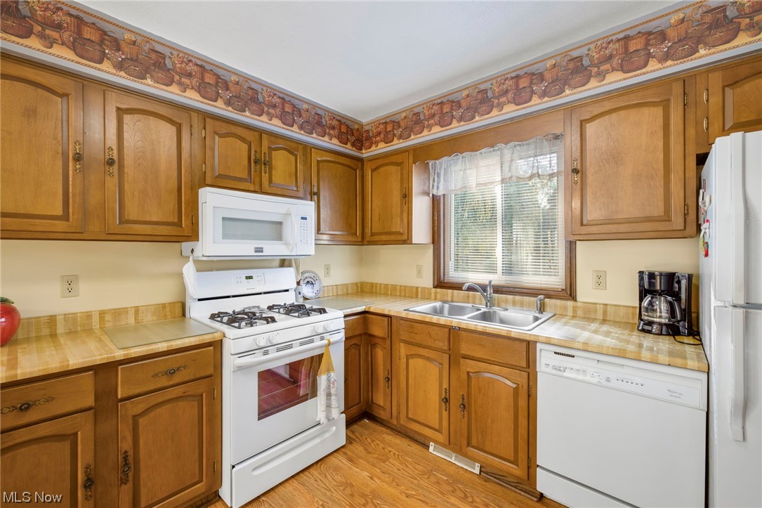 985 Clark Road Wadsworth, OH 44281 - Photo 13 of 28 Kitchen featuring white appliances