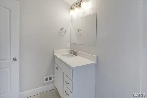 $3,000 | 8729 Bridgeport Avenue, St. Louis, MO 63144