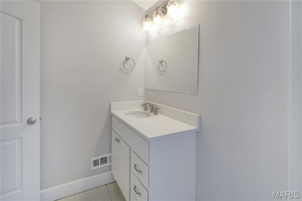 8729 Bridgeport Avenue St. Louis, MO 63144 - Photo 15 of 17