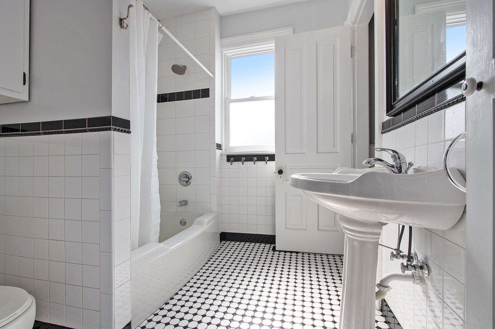 1210 Indiana Avenue La Porte, IN 46350 - Photo 11 of 15 2038x1358