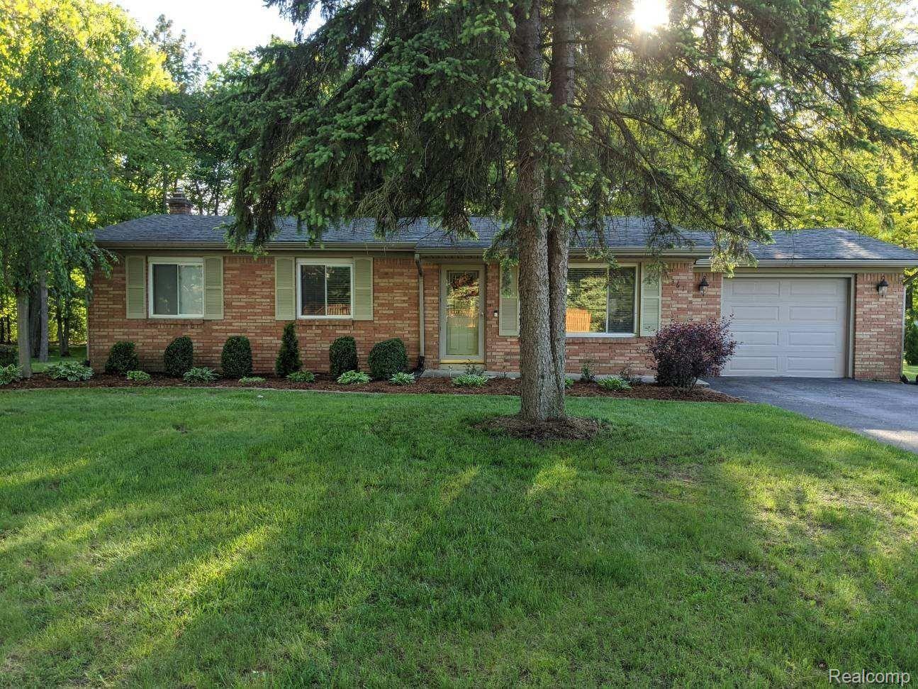 1361 Oakcrest Road Howell, MI 48843 - Photo 1 of 27 IMG_20200531_185613001.jpg