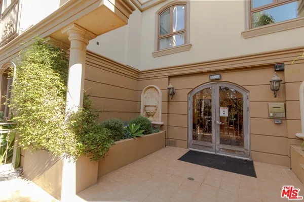 $8,200 | 132 South Crescent Drive, Unit 103, Beverly Hills, CA 90212
