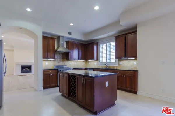$8,200 | 132 South Crescent Drive, Unit 103, Beverly Hills, CA 90212