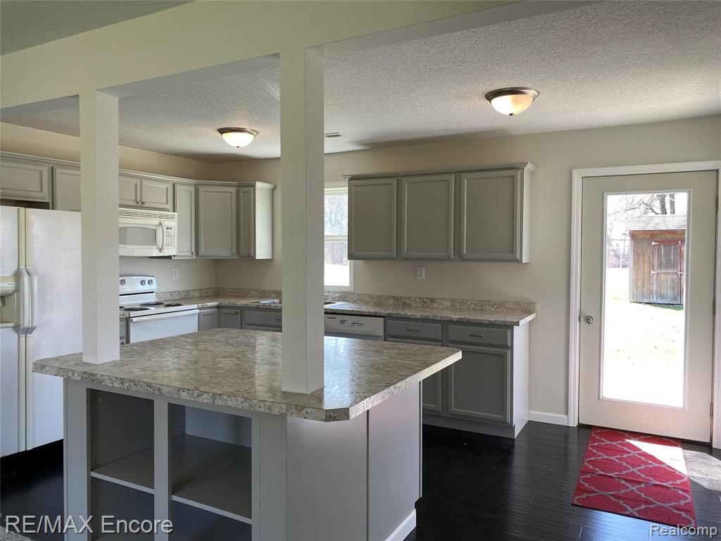 8060 Newburg Road Durand, MI 48429 - Photo 8 of 41