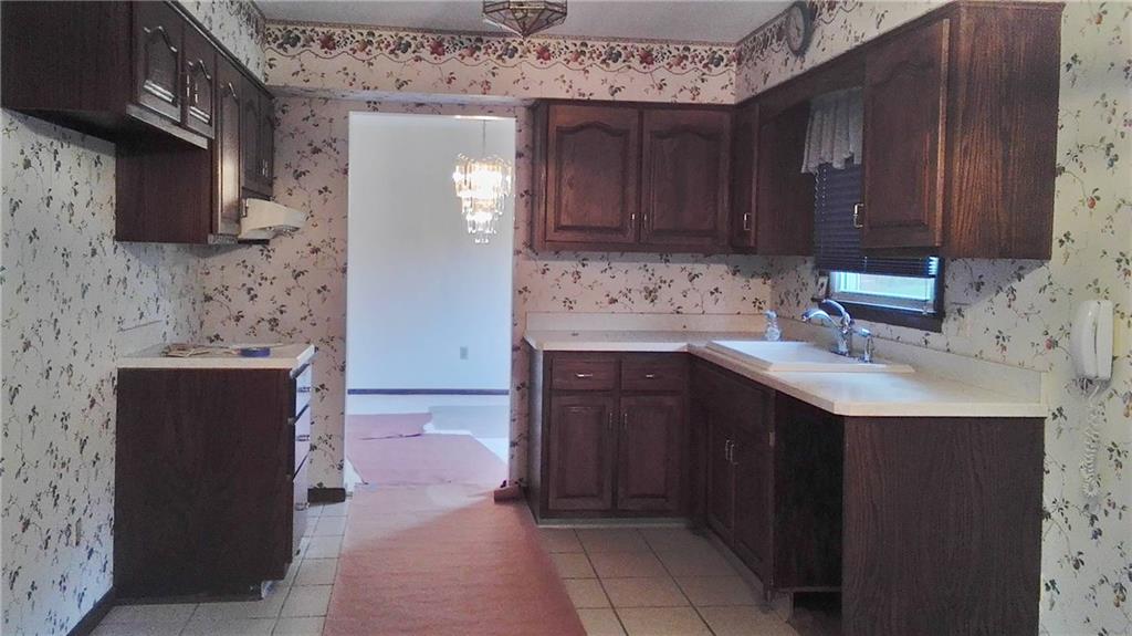 1441 Old Princeton Road New Castle, PA 16101 - Photo 4 of 18