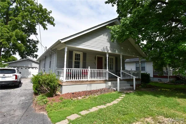 $140,000 | 208 Wisconsin Avenue, Alton, IL 62002