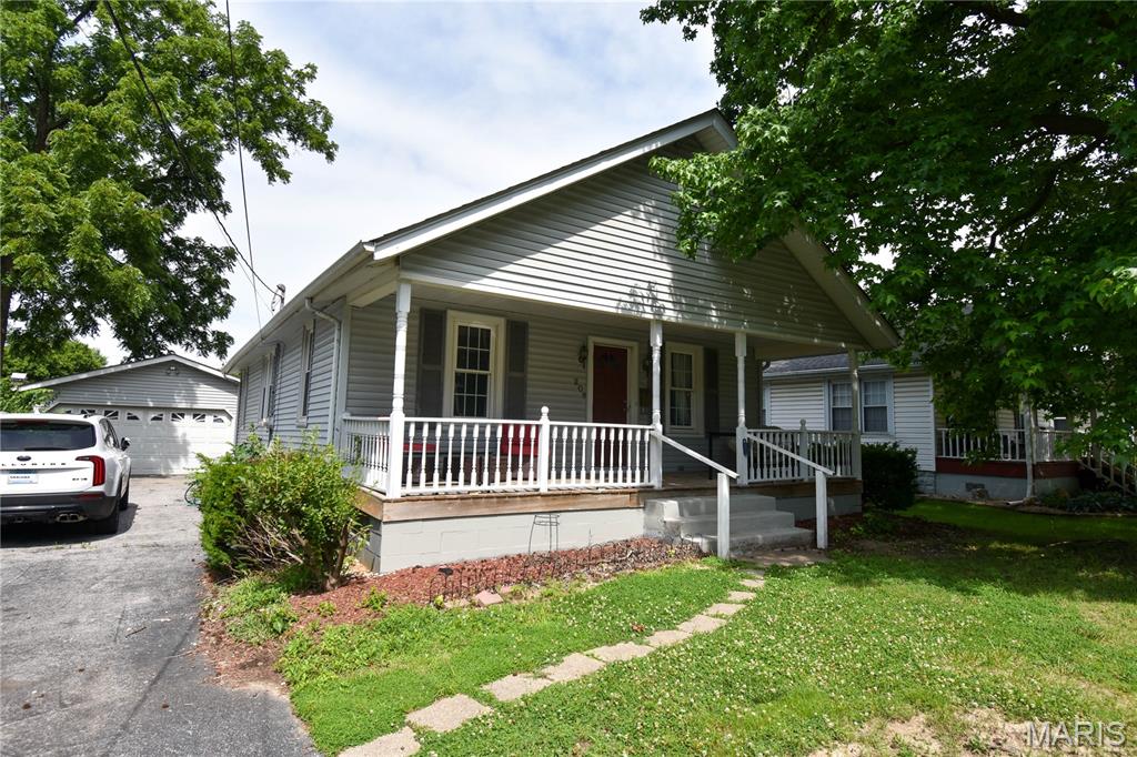 208 Wisconsin Avenue Alton, IL 62002 - Photo 3 of 27