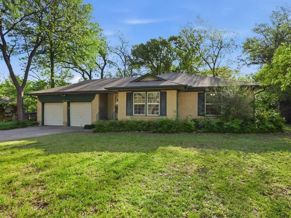 $268,000 | 2210 Robinwood Lane, Denton, TX 76209
