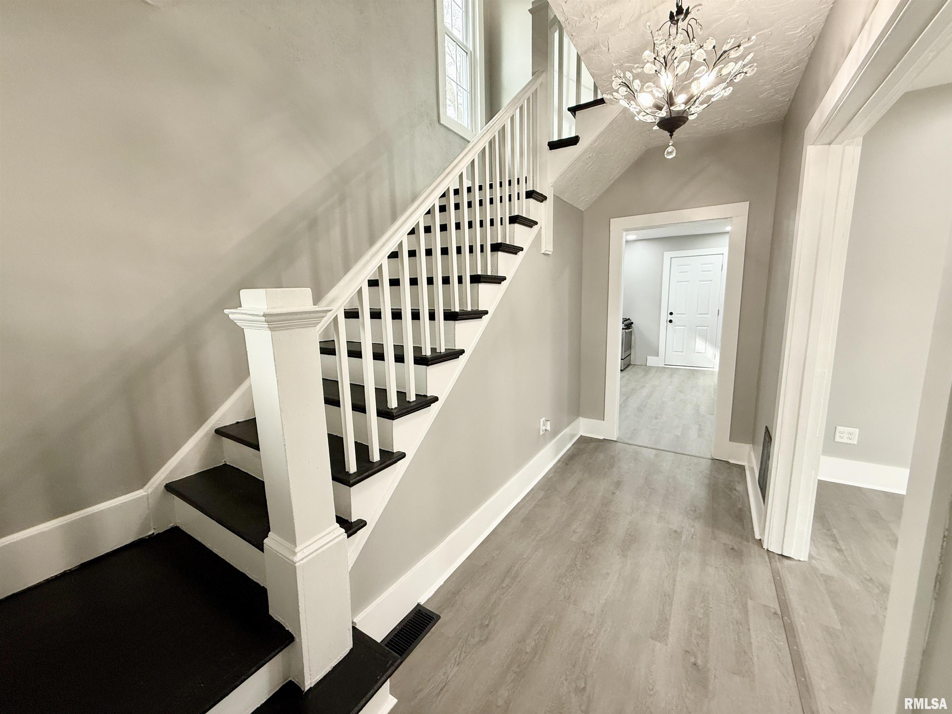 1157 23rd Street Moline, IL 61265 - Photo 4 of 21 Gallery Image 4