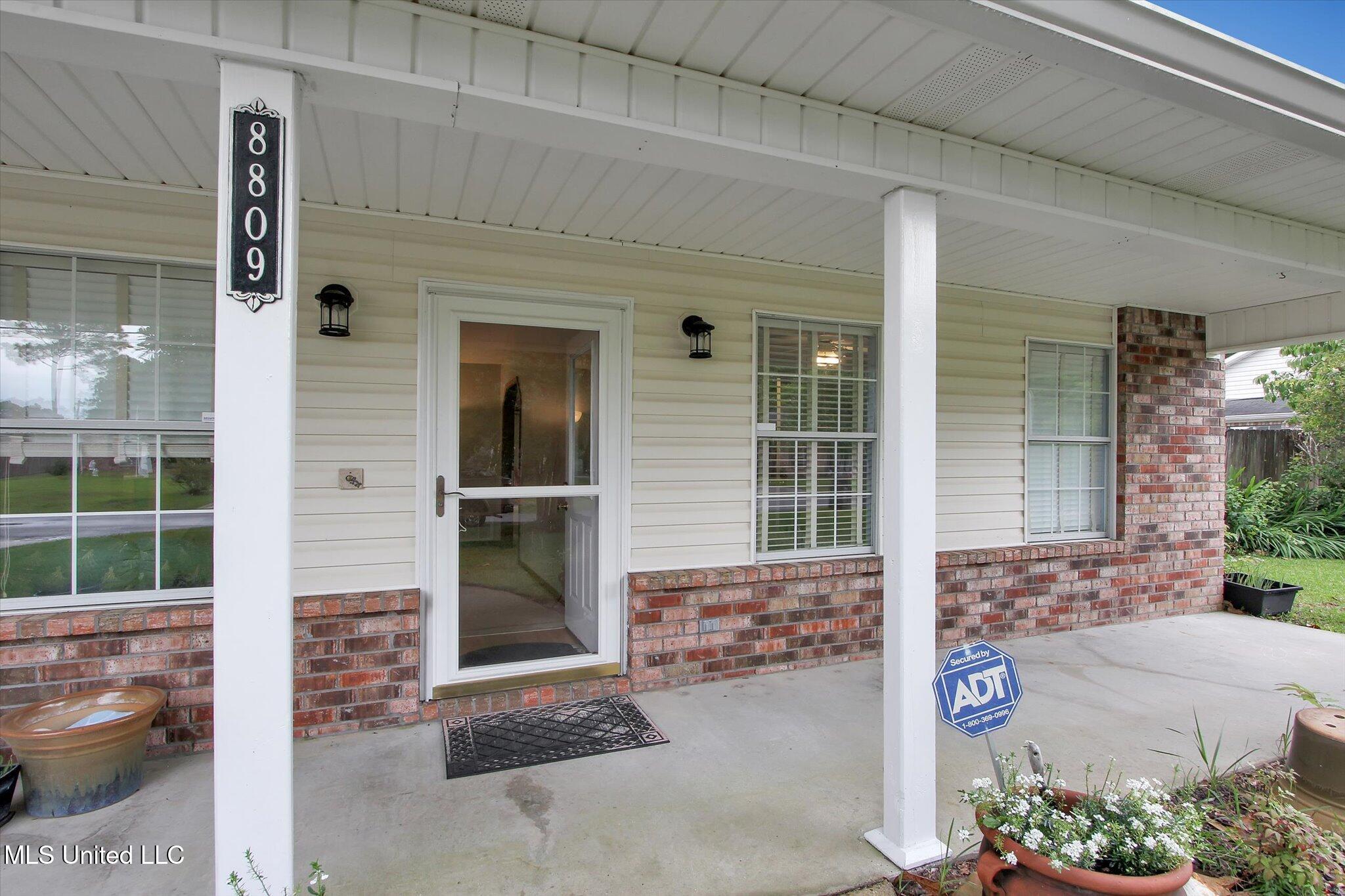 8809 Old Walnut Road Ocean Springs, MS 39564 - Photo 5 of 30 Front door entrence