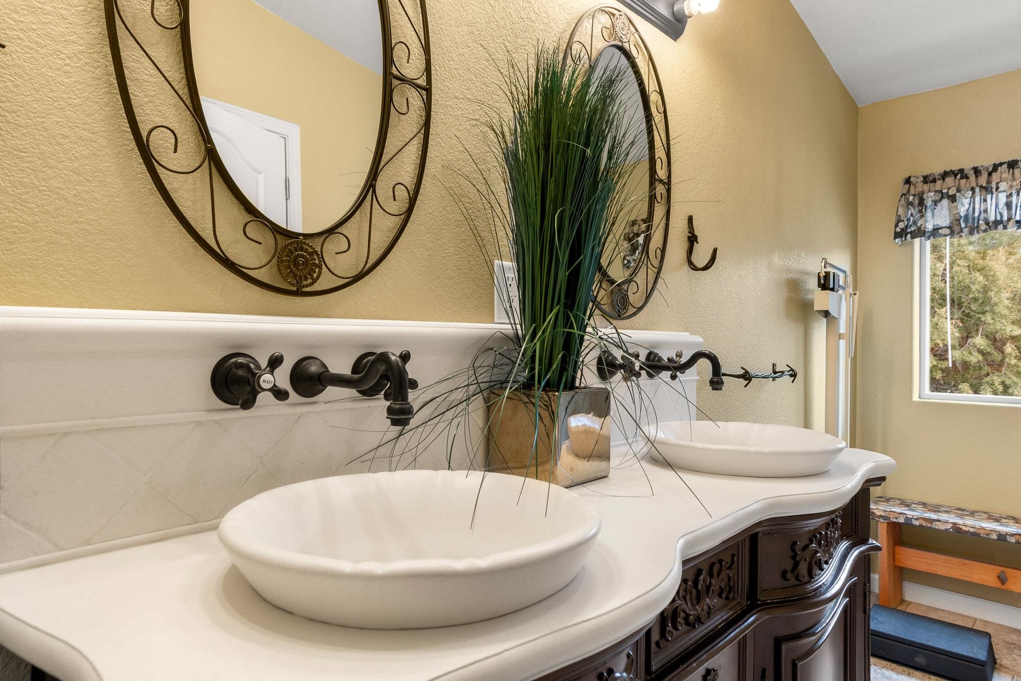 3984 Rapid Creek Road Palisade, CO 81526 - Photo 21 of 30 a dining room with a table and chairs