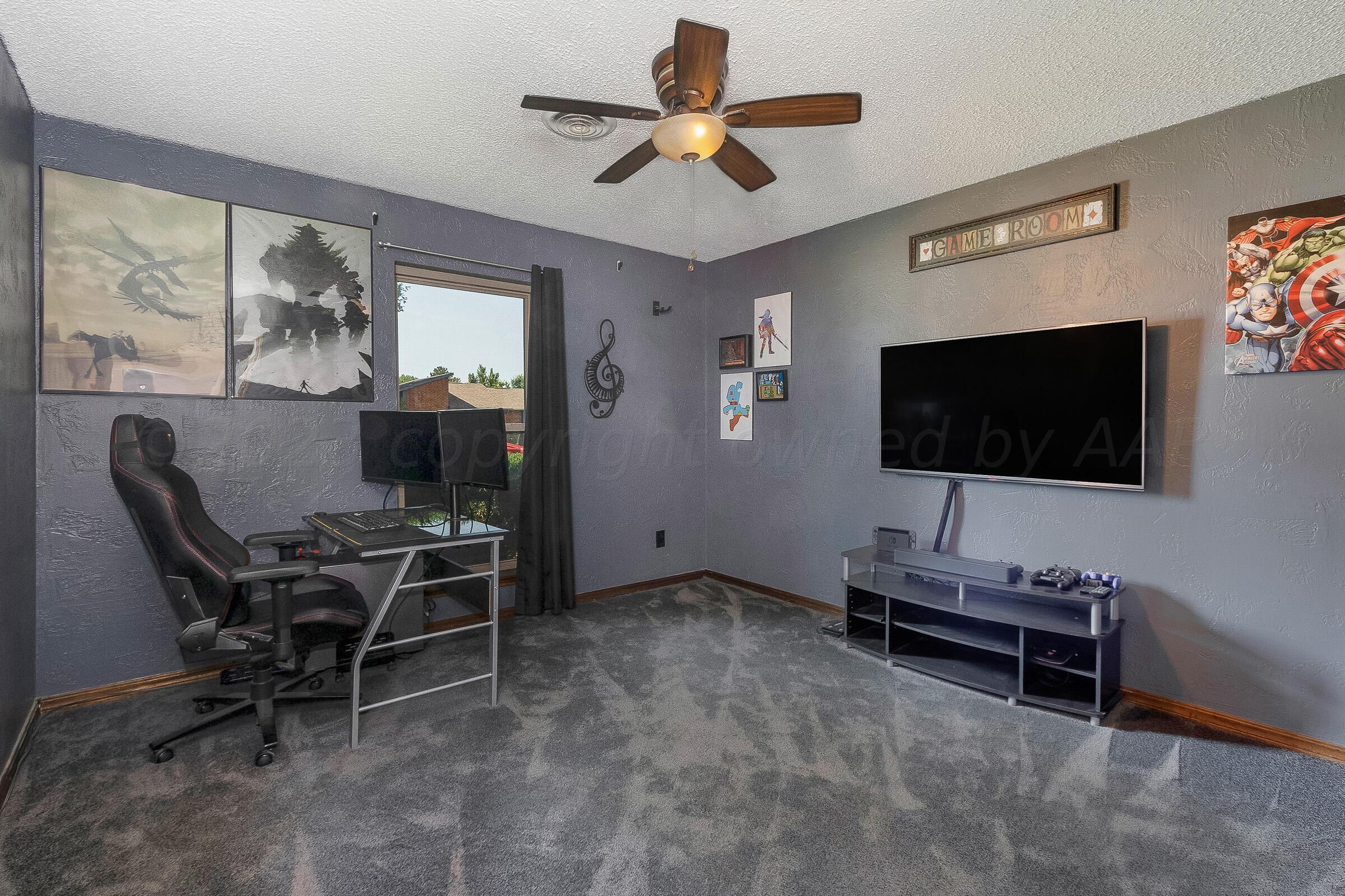 5102 White Oak Drive Amarillo, TX 79110 - Photo 13 of 21 a livingroom with furniture and a flat screen tv