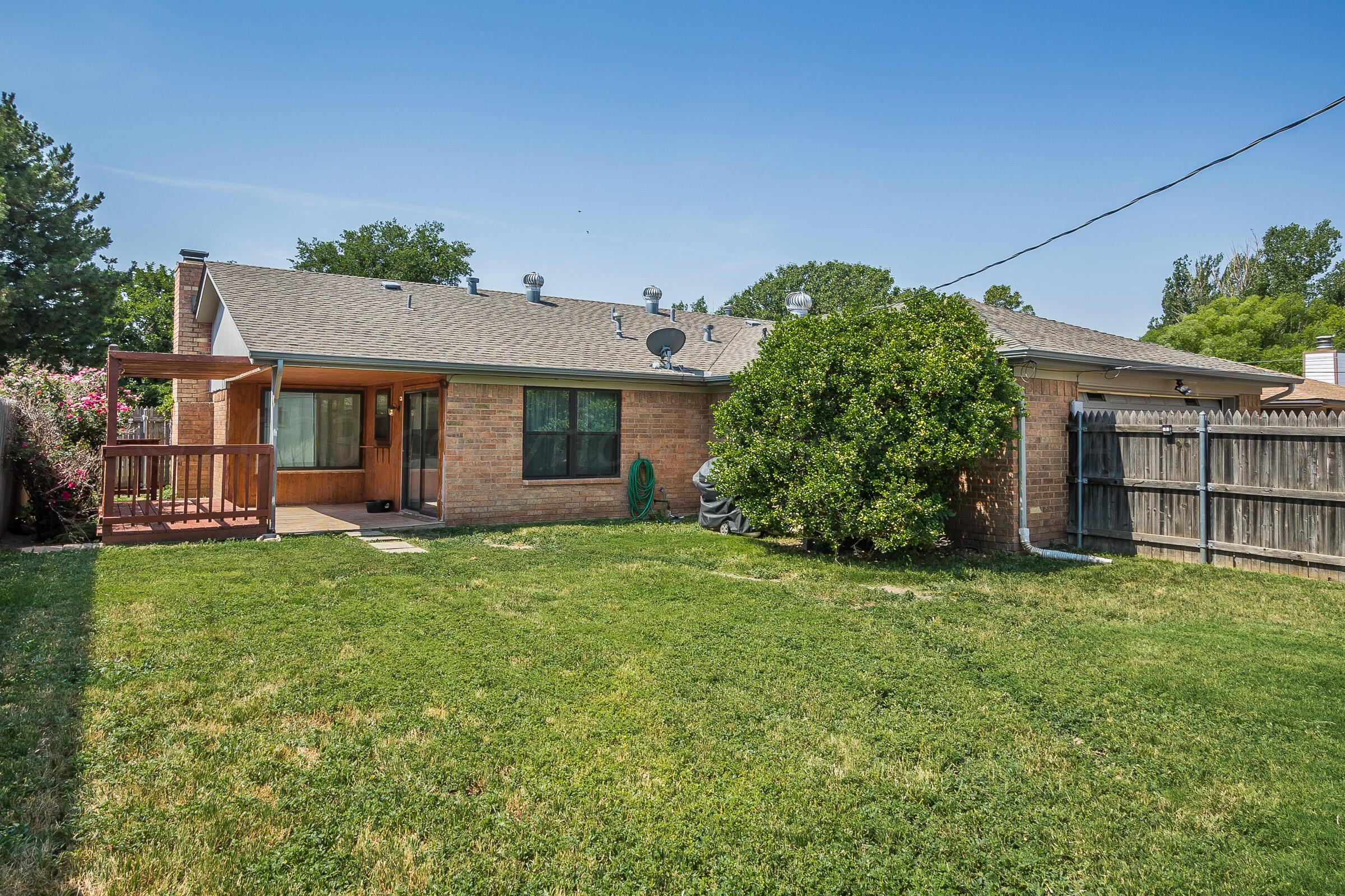 5102 White Oak Drive Amarillo, TX 79110 - Photo 18 of 21 front view of a house with a garden