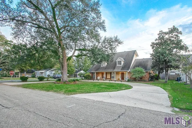 $749,000 | 7762 Sevenoaks Avenue, Baton Rouge, LA 70806