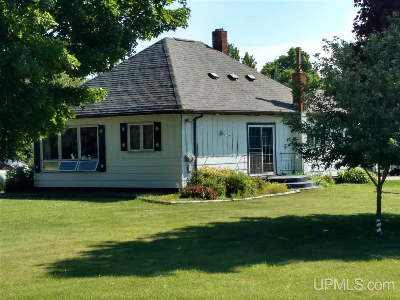 5704 G5 Road Escanaba, MI 49829 - Photo 1 of 10