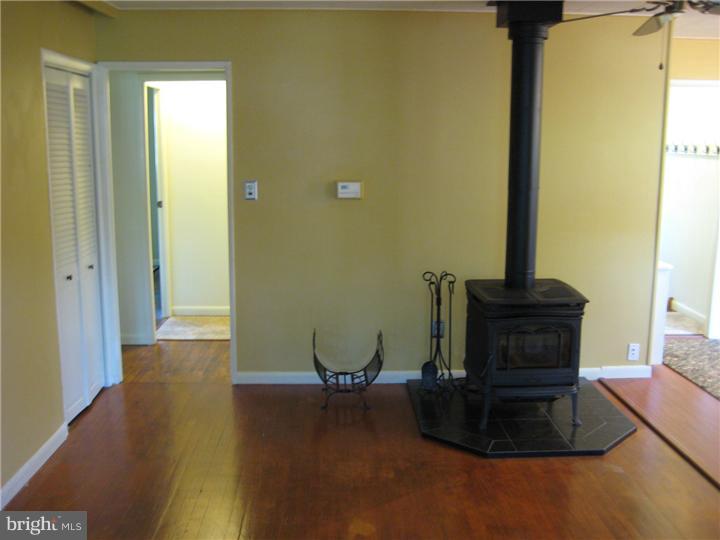 60 Quinton Alloway Road Quinton, NJ 08079 - Photo 10 of 25 Living Room