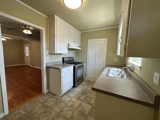 $1,200 | 3439 West 2nd Avenue, Corsicana, TX 75110