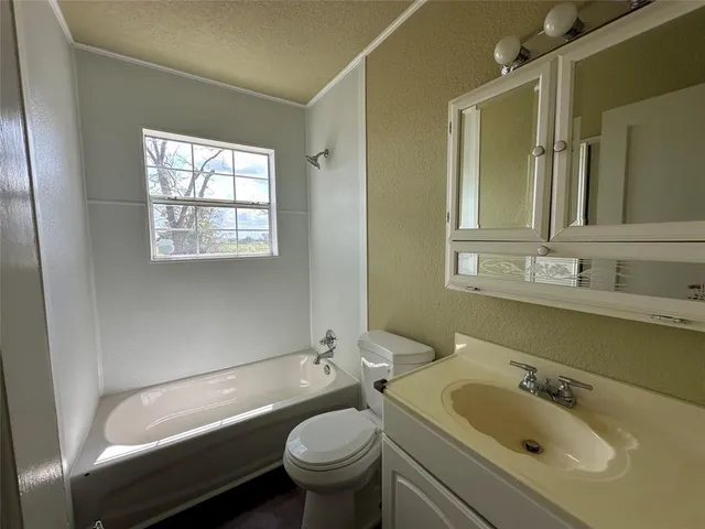 $1,200 | 3439 West 2nd Avenue, Corsicana, TX 75110