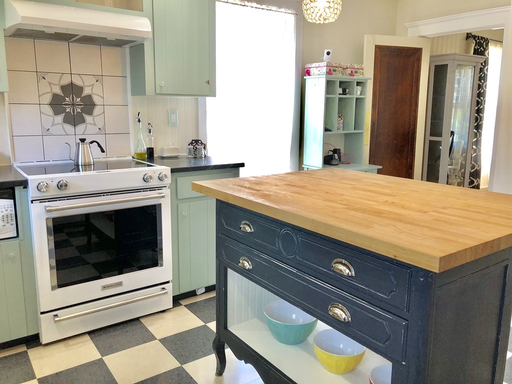 8 Marion Road Marblehead, MA 01945 - Photo 5 of 30