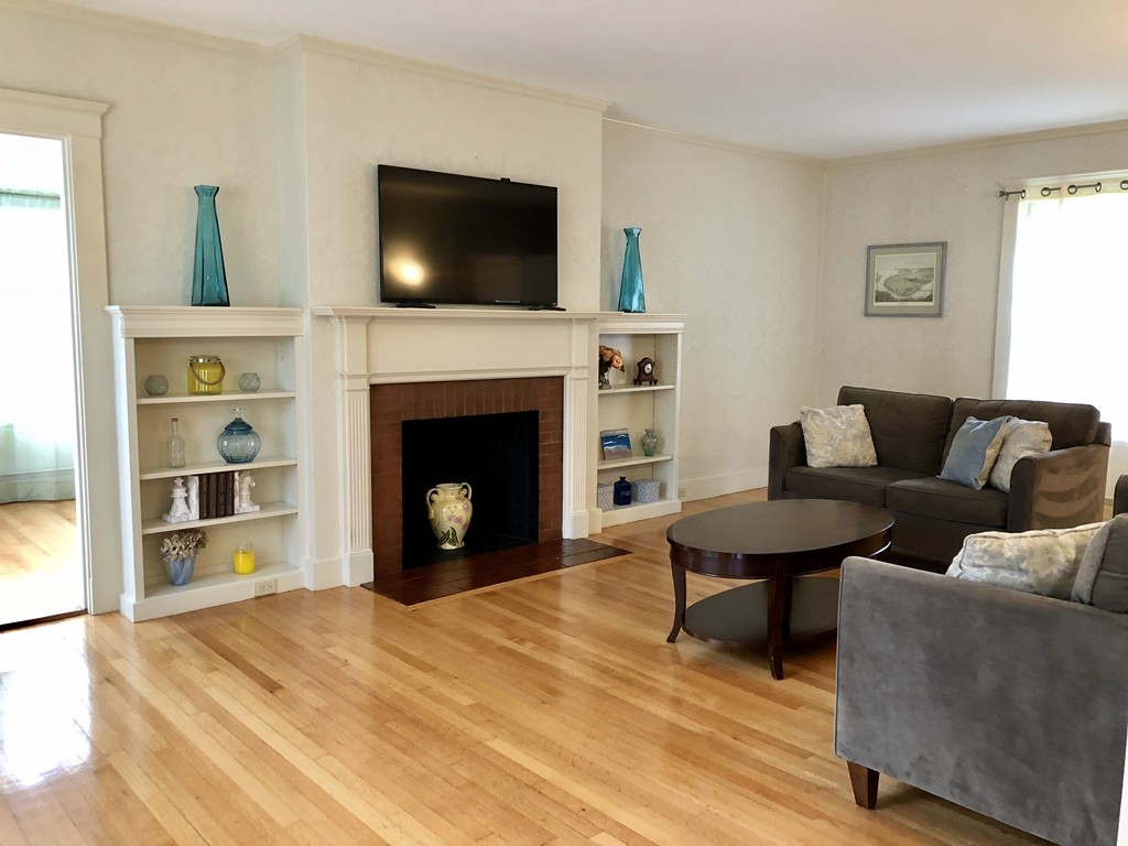 8 Marion Road Marblehead, MA 01945 - Photo 6 of 30