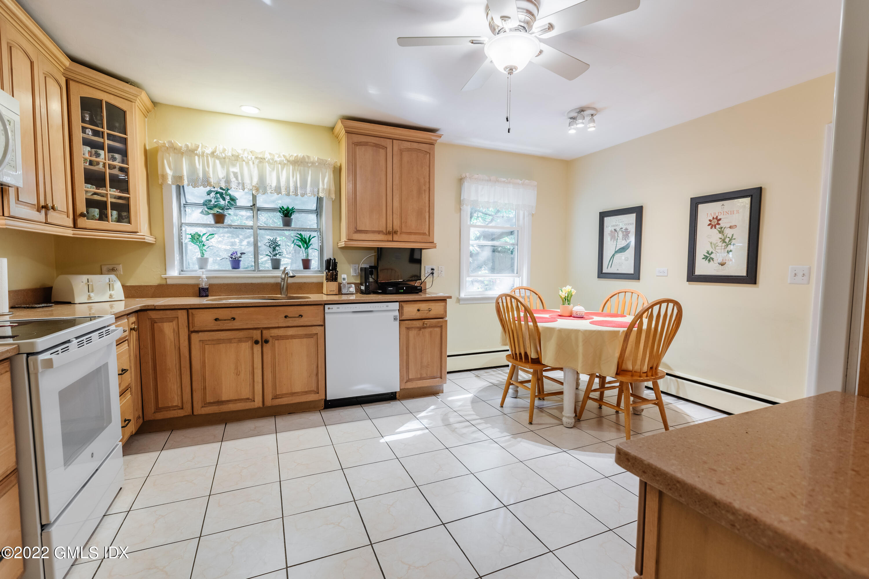 65 Laddins Rock Road Old Greenwich, CT 06870 - Photo 11 of 40