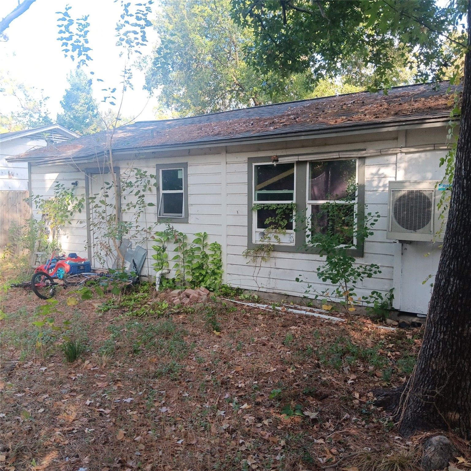6414 Mohawk Street Houston, TX 77016 - Photo 3 of 6 a view of a house with a backyard and porch