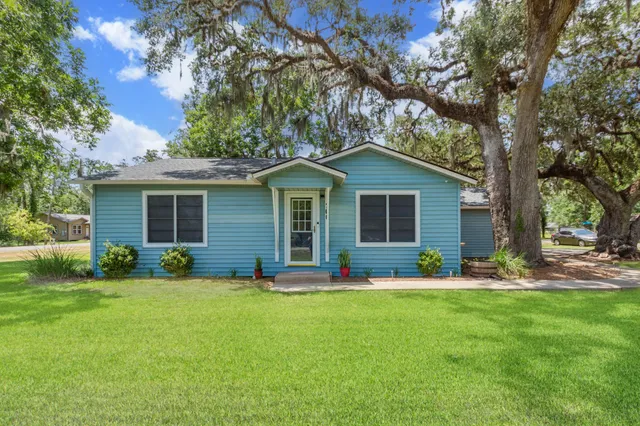 $212,000 | 706 East New York Street, Brazoria, TX 77422