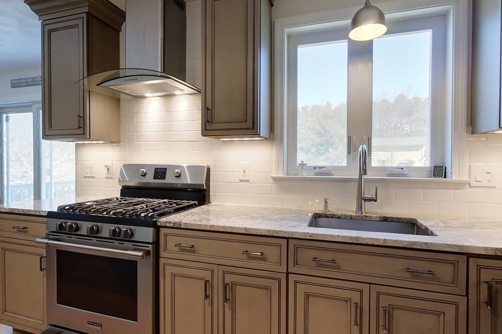 41 Groton-Shirley Road Ayer, MA 01432 - Photo 5 of 42 Gallery Image 5