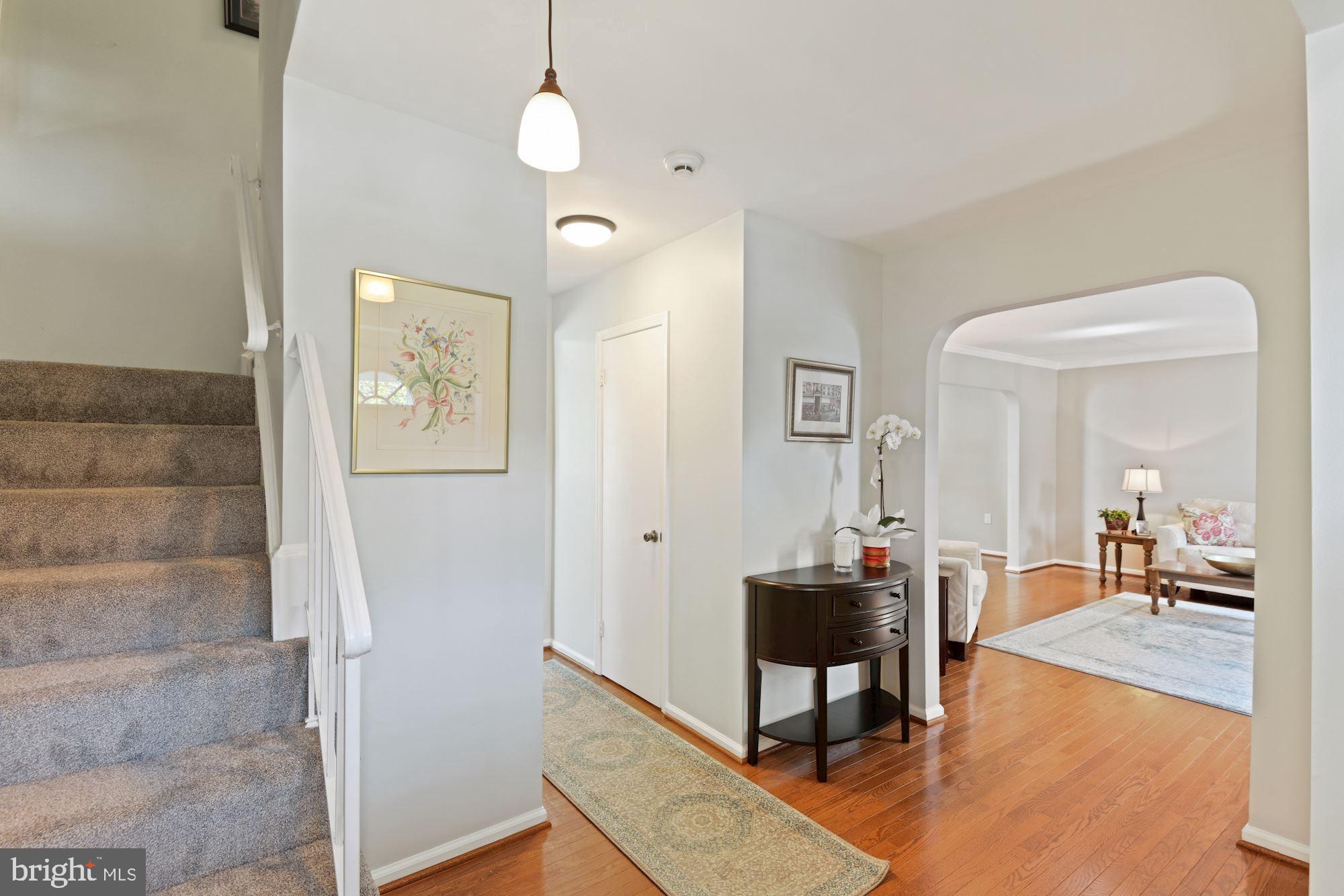 17617 Buehler Road Olney, MD 20832 - Photo 3 of 42 Foyer
